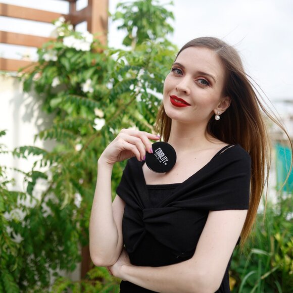 Brown Bronzer and Contour Compact with Smooth Texture - Picture 12 of 15